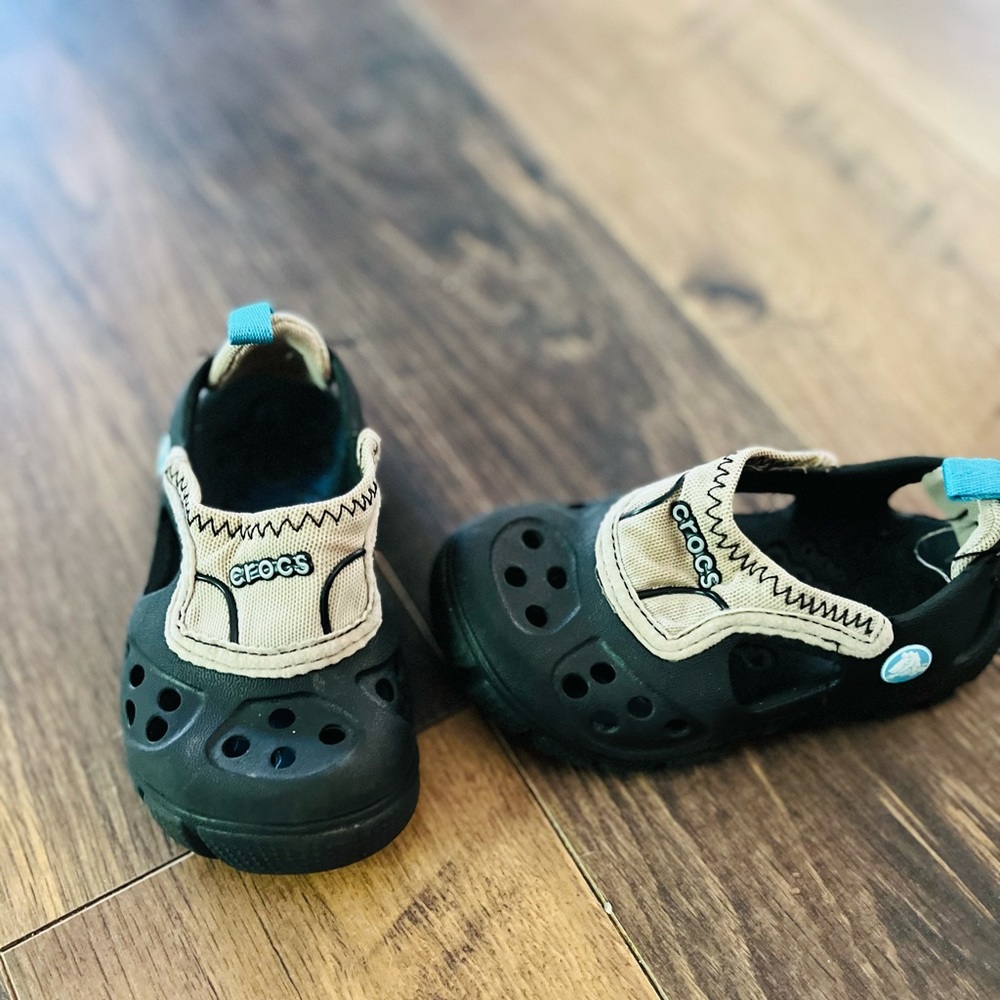 Crocs toddler boy slip on sz 6/7